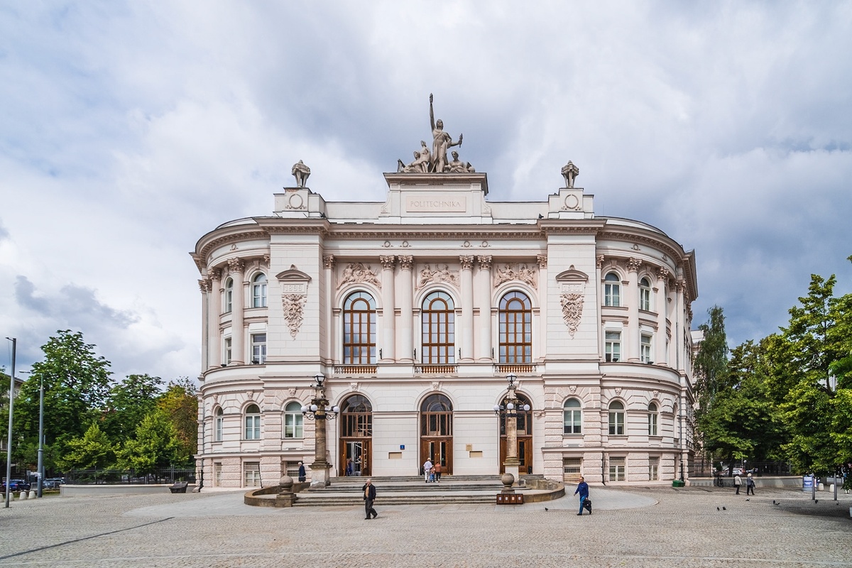Warsaw University of Technology (WUT)
